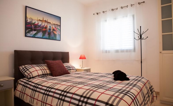 Spacious 3-Bedroom 100 sqm Penthouse in Kerem Hatemanim with Terrace Apartment for rent in Tel Aviv