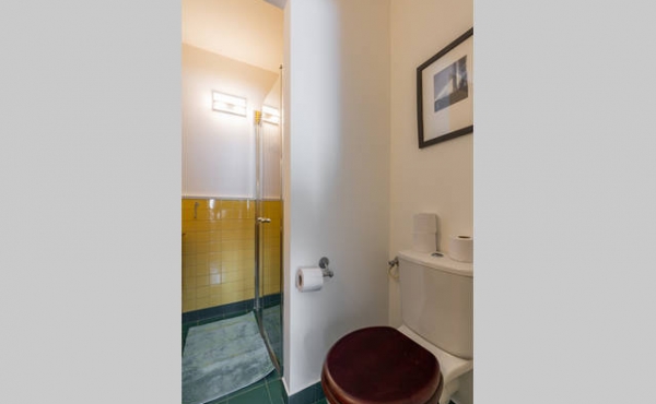 Spacious 3-Bedroom 100 sqm Penthouse in Kerem Hatemanim with Terrace Apartment for rent in Tel Aviv