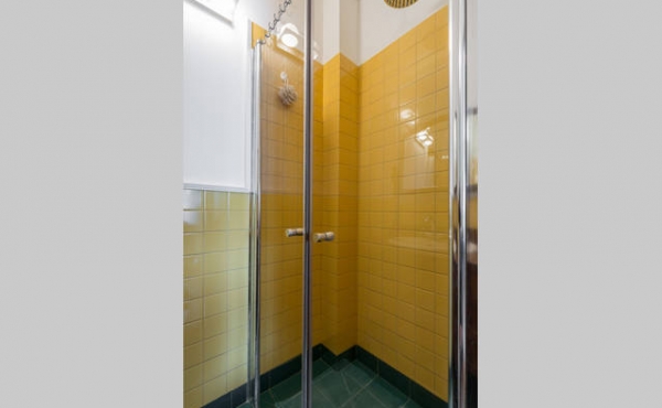 Spacious 3-Bedroom 100 sqm Penthouse in Kerem Hatemanim with Terrace Apartment for rent in Tel Aviv