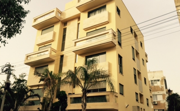 Spacious 3-Bedroom 100 sqm Penthouse in Kerem Hatemanim with Terrace Apartment for rent in Tel Aviv