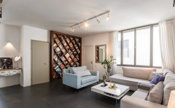 Bograshov area Amazing Penthouse Duplex of 80sqm with Terrace 30sqm Apartment for rent in Tel Aviv