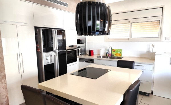 Gordon area 5 bedrooms Balconies For rent in Tel Aviv