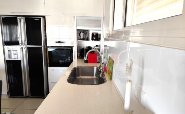 Gordon area 5 bedrooms Balconies For rent in Tel Aviv