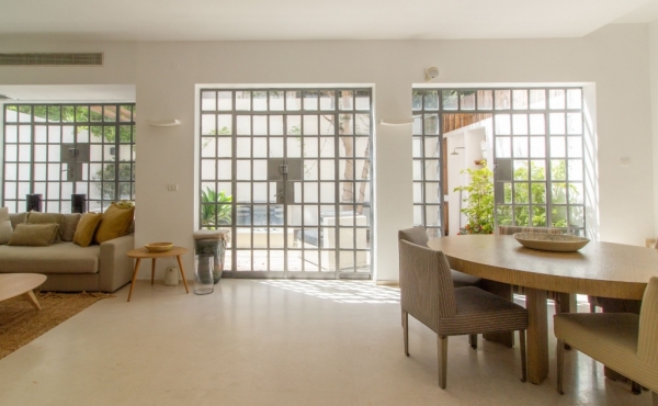 Villa in Neve Tsedek 170m2 Renovated + Outdoor Terrace 40m2 For sale in Tel Aviv
