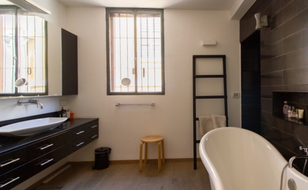 Villa in Neve Tsedek 170m2 Renovated + Outdoor Terrace 40m2 For sale in Tel Aviv