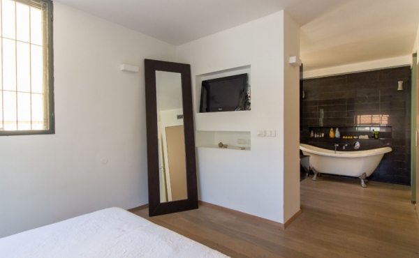 Villa in Neve Tsedek 170m2 Renovated + Outdoor Terrace 40m2 For sale in Tel Aviv
