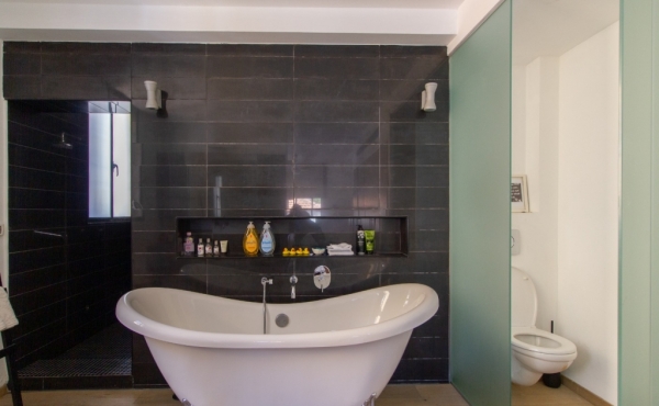 Villa in Neve Tsedek 170m2 Renovated + Outdoor Terrace 40m2 For sale in Tel Aviv