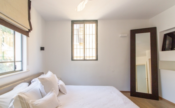 Villa in Neve Tsedek 170m2 Renovated + Outdoor Terrace 40m2 For sale in Tel Aviv