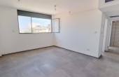 Nahalat Benyamin 2 rooms 50m2 Quiet Bright Lift Apartment for sale in Tel Aviv