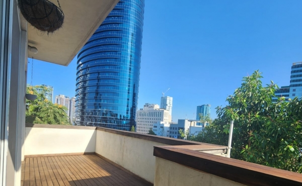 Rothschild area Penthouse 3 rooms 84 sqm Terrace Lift Apartment for sale in Tel Aviv