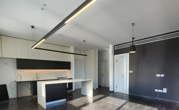 Rothschild area Penthouse 3 rooms 84 sqm Terrace Lift Apartment for sale in Tel Aviv