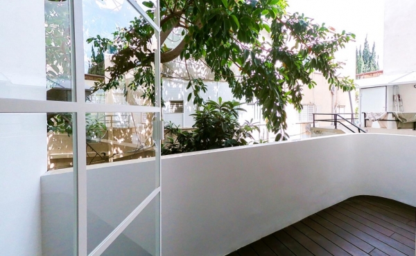 Sheinkin street 4 rooms renovated 110 sqm Balcony Apartment for sale in Tel Aviv