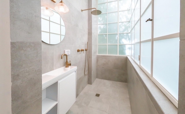 Sheinkin street 4 rooms renovated 110 sqm Balcony Apartment for sale in Tel Aviv