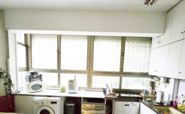 Ben Gurion area 4 rooms 98m2 Apartment for sale in Tel Aviv