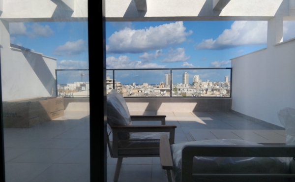 Bat Yam Penthouse 3 rooms 88 sqm Terraces 57sqm + 37sqm Lift Apartment for sale in Bat Yam