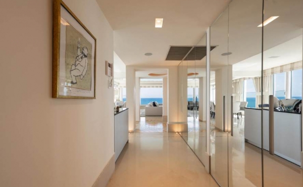Front sea TLV 3 rooms 220m2 Furnished Balconies 18m2 Lift Parking x2 Apartment for sale in Tel Aviv