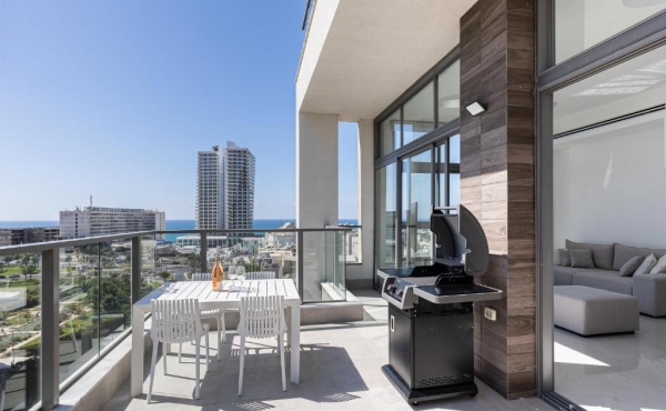 Bat Yam Penthouse Duplex de luxe 5 rooms 130m2 Terraces 70m2 Panoramic view Lift Parking