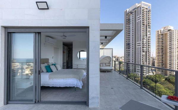 Bat Yam Penthouse Duplex de luxe 5 rooms 130m2 Terraces 70m2 Panoramic view Lift Parking