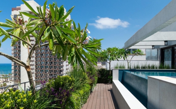 Luxury Beachfront 5 rooms close to the Gordon beach