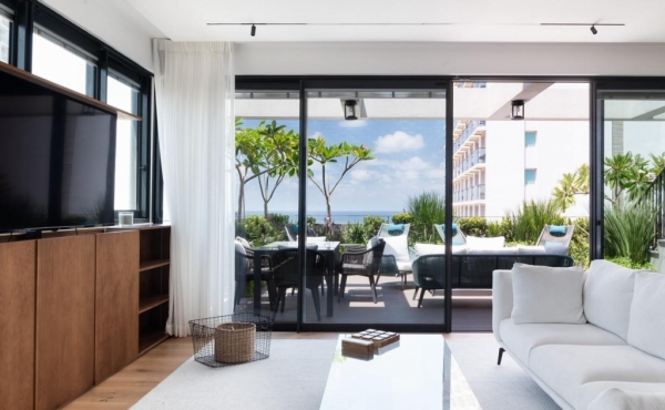 Luxury Beachfront 5 rooms close to the Gordon beach