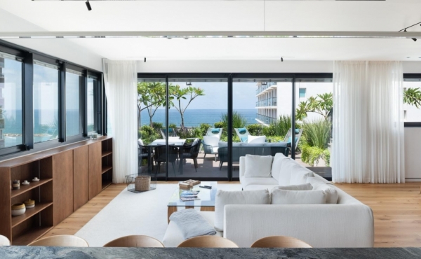 Luxury Beachfront 5 rooms close to the Gordon beach