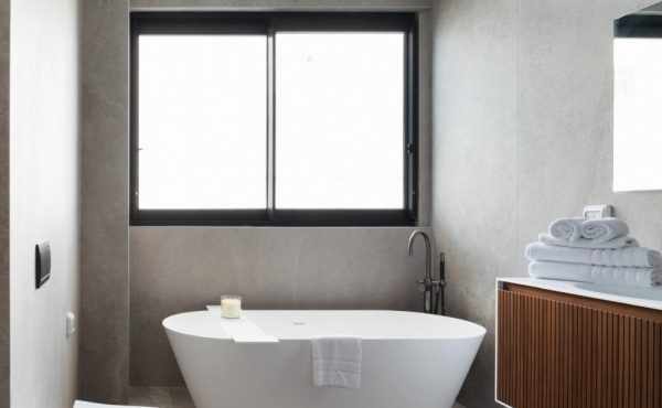 Luxury Beachfront 5 rooms close to the Gordon beach