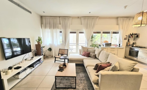 Rothschild area 3 rooms with shelter 70sqm Balconies Lift Apartment for sale in Tel Aviv