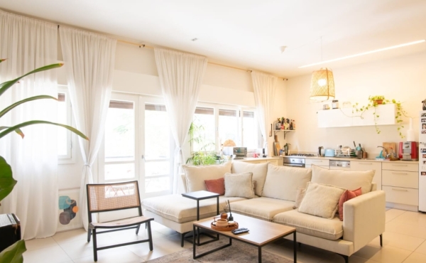 Rothschild area 3 rooms with shelter 70sqm Balconies Lift Apartment for sale in Tel Aviv