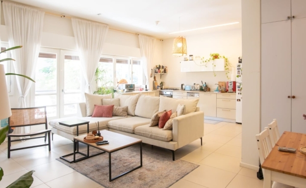 Rothschild area 3 rooms with shelter 70sqm Balconies Lift Apartment for sale in Tel Aviv