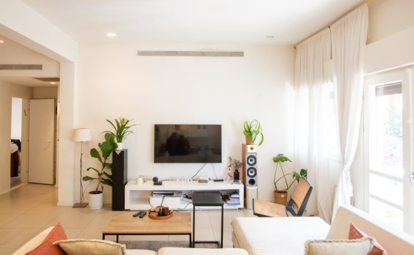 Rothschild area 3 rooms with shelter 70sqm Balconies Lift Apartment for sale in Tel Aviv