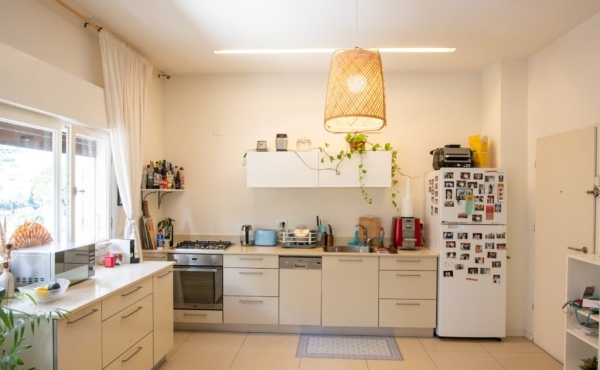 Rothschild area 3 rooms with shelter 70sqm Balconies Lift Apartment for sale in Tel Aviv