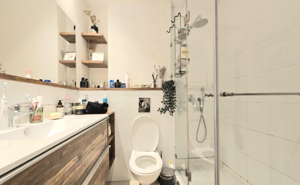 Rothschild area 3 rooms with shelter 70sqm Balconies Lift Apartment for sale in Tel Aviv