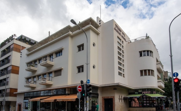 Rothschild area 3 rooms with shelter 70sqm Balconies Lift Apartment for sale in Tel Aviv