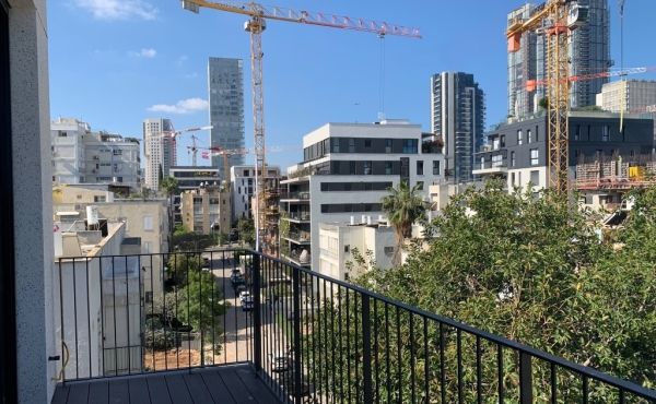 Biltmor 5 rooms 122m2 Shelter Balcony Lift Parking Apartment for Rent in Tel Aviv