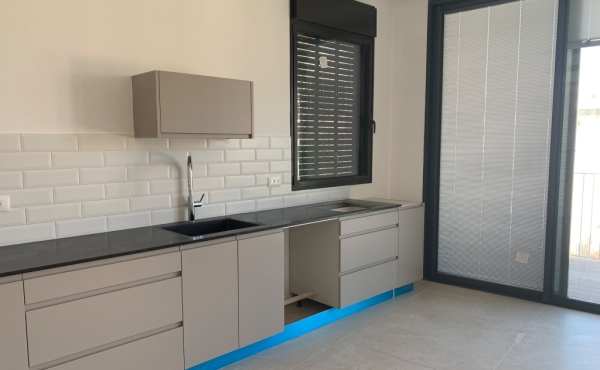 Biltmor 5 rooms 122m2 Shelter Balcony Lift Parking Apartment for Rent in Tel Aviv