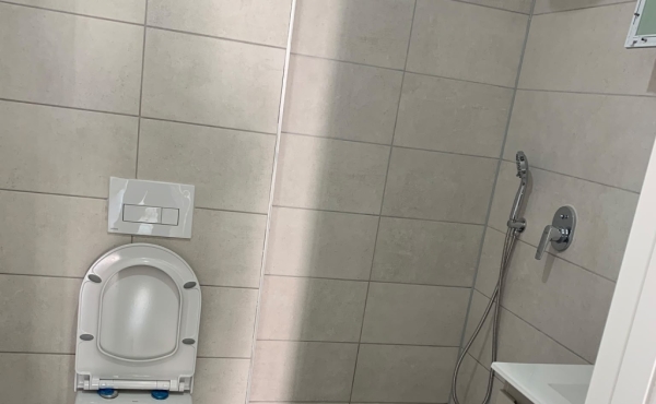 Biltmor 5 rooms 122m2 Shelter Balcony Lift Parking Apartment for Rent in Tel Aviv