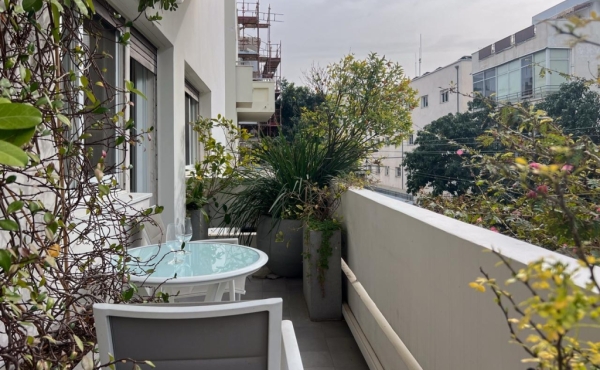 Frug street 80m2 in Bauhaus building Balcony Lift