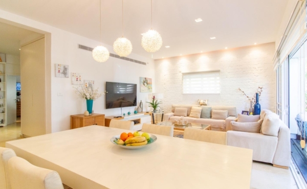 Shlomo HaMelekh 2 bedrooms 80m2 Terrace 12m2 Apartment for rent in Tel Aviv
