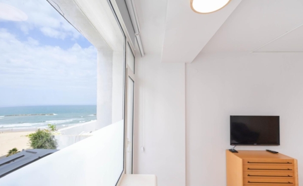 Herbert Samuel 3 rooms 86m2 Terrace 10m2 LIft Gym Doorman For sale in Tel Aviv