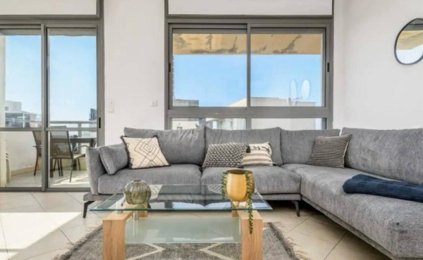 Kerem Hatemanim 4 rooms 70m2 Terrace Lift Parking Apartment for rent in Tel Aviv