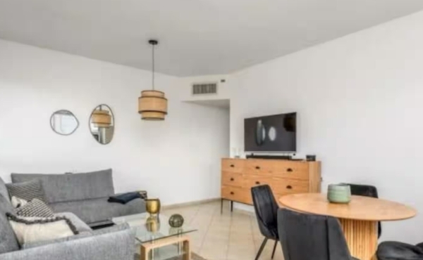 Kerem Hatemanim 4 rooms 70m2 Terrace Lift Parking Apartment for rent in Tel Aviv