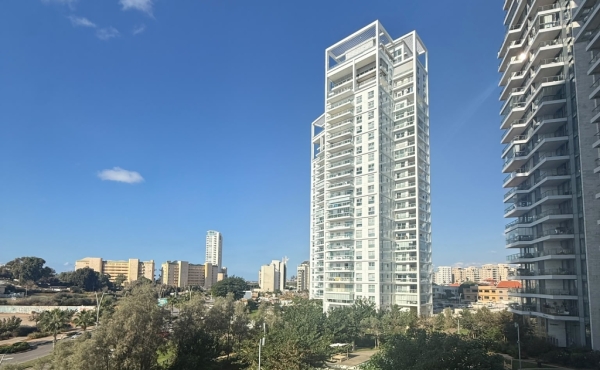 Givat Olga Hadera 4 rooms 110m2 Terrace Lift Parking Pool Fitness Guard