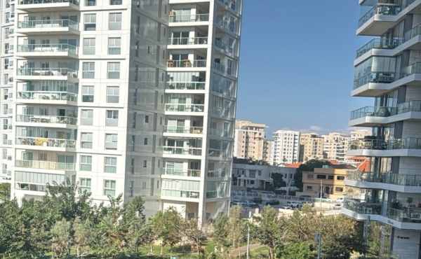 Givat Olga Hadera 4 rooms 110m2 Terrace Lift Parking Pool Fitness Guard
